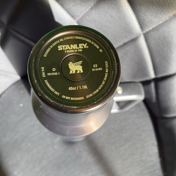 Stanley Tumbler 40oz - Picture 2 of 5